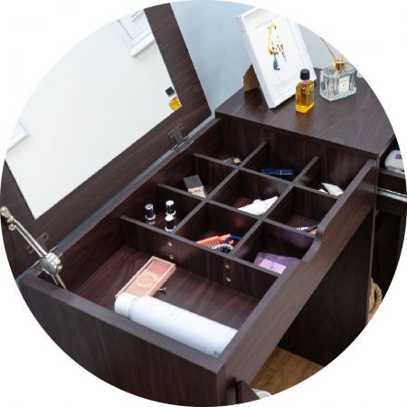 Černohnědý ořech.